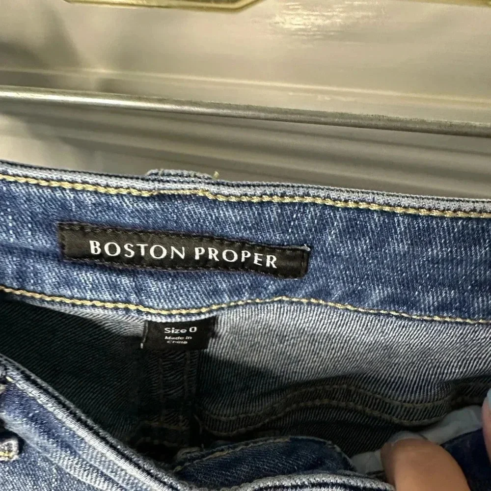 Boston Proper size 0 25 denim shorts distressed hem classic comfortable beach